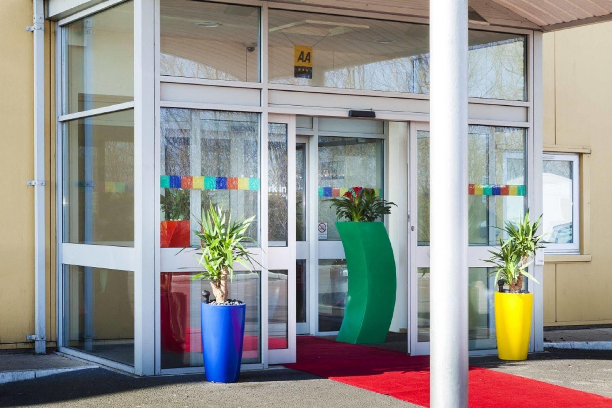 Doncaster International Hotel By Roomsbooked Екстериор снимка