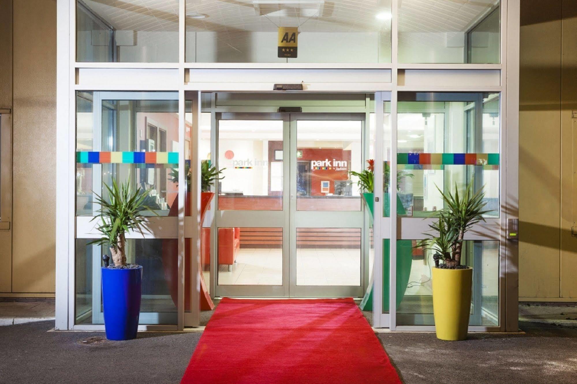 Doncaster International Hotel By Roomsbooked Екстериор снимка
