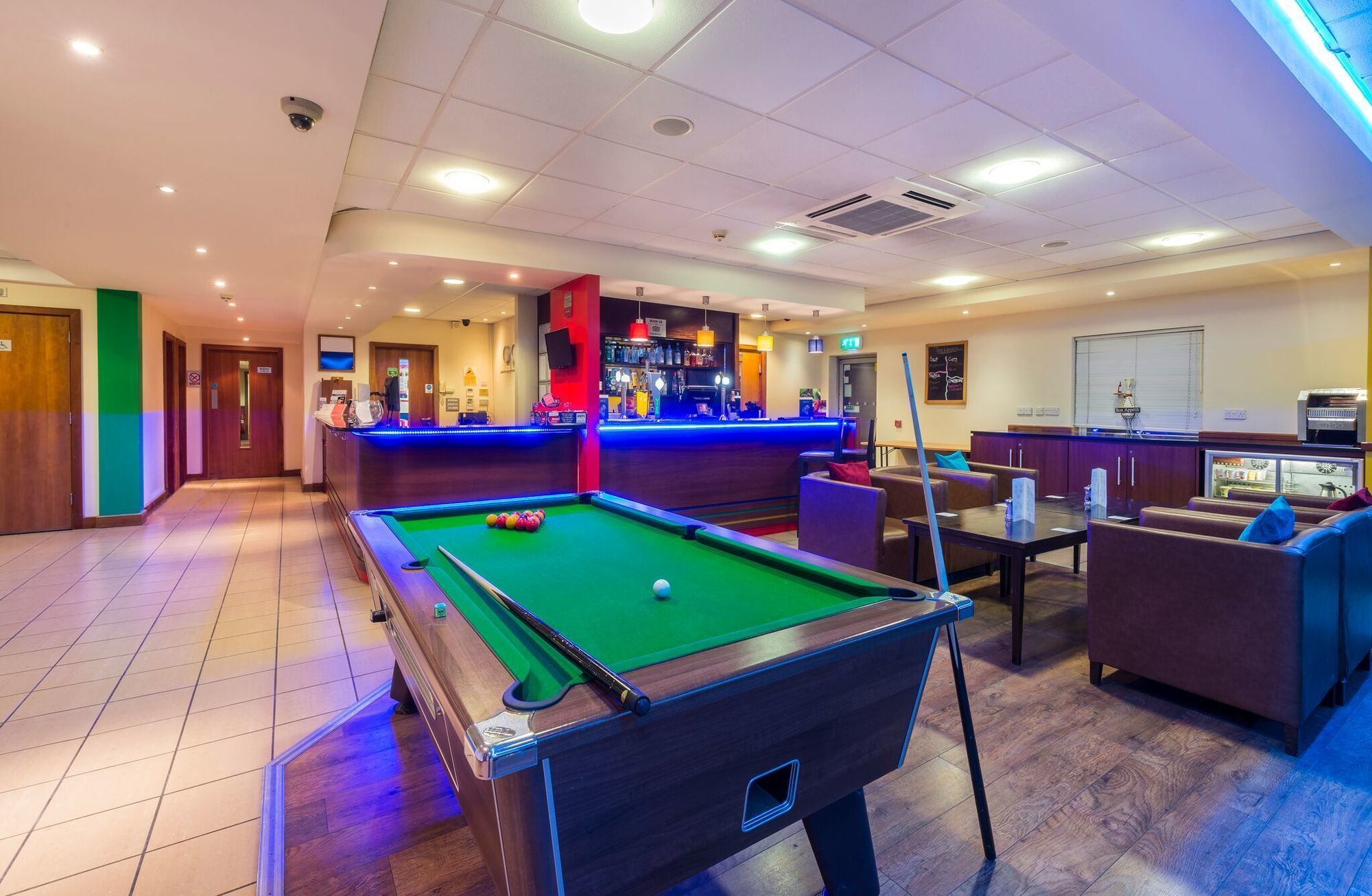 Doncaster International Hotel By Roomsbooked Екстериор снимка