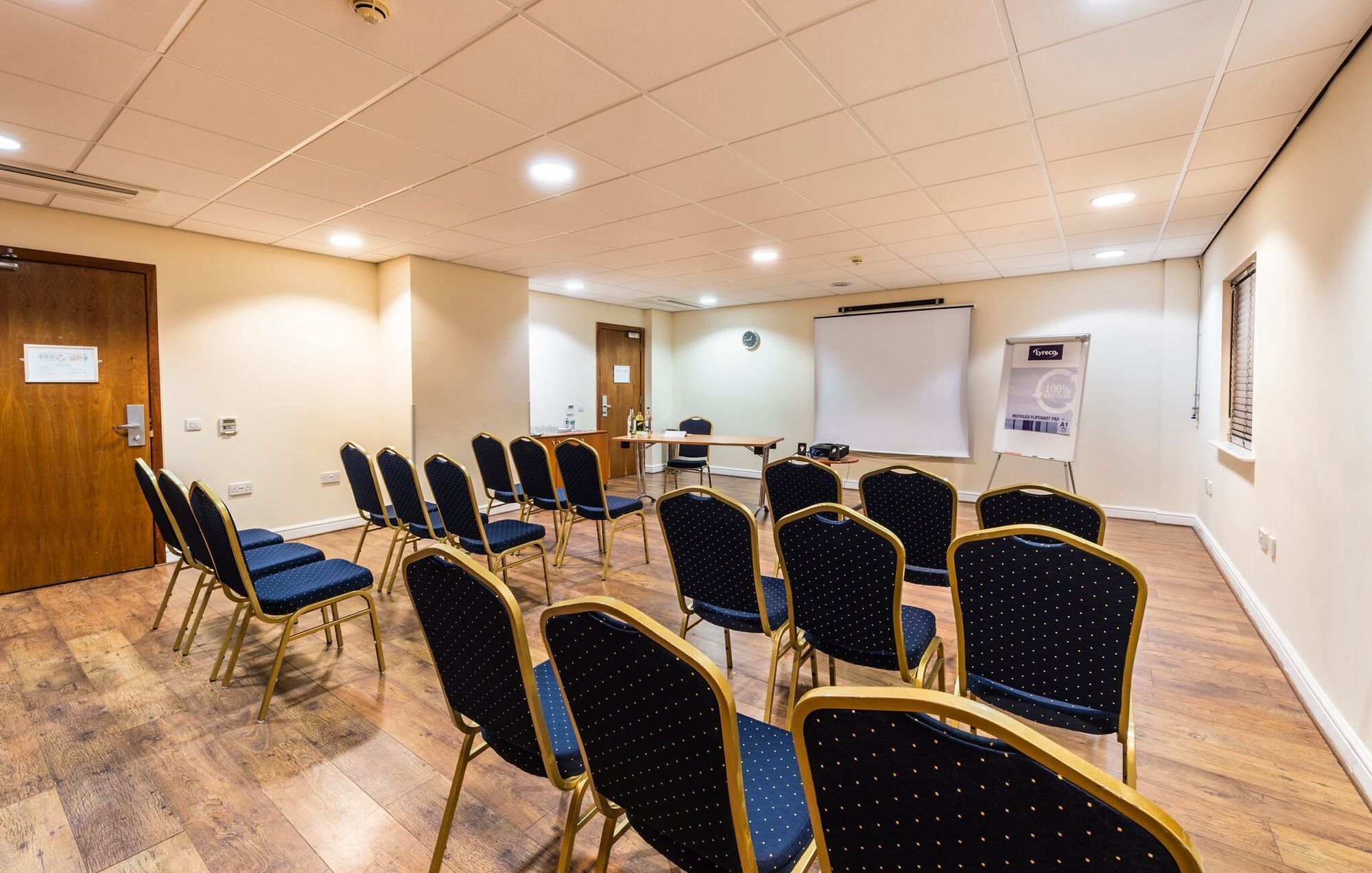Doncaster International Hotel By Roomsbooked Екстериор снимка