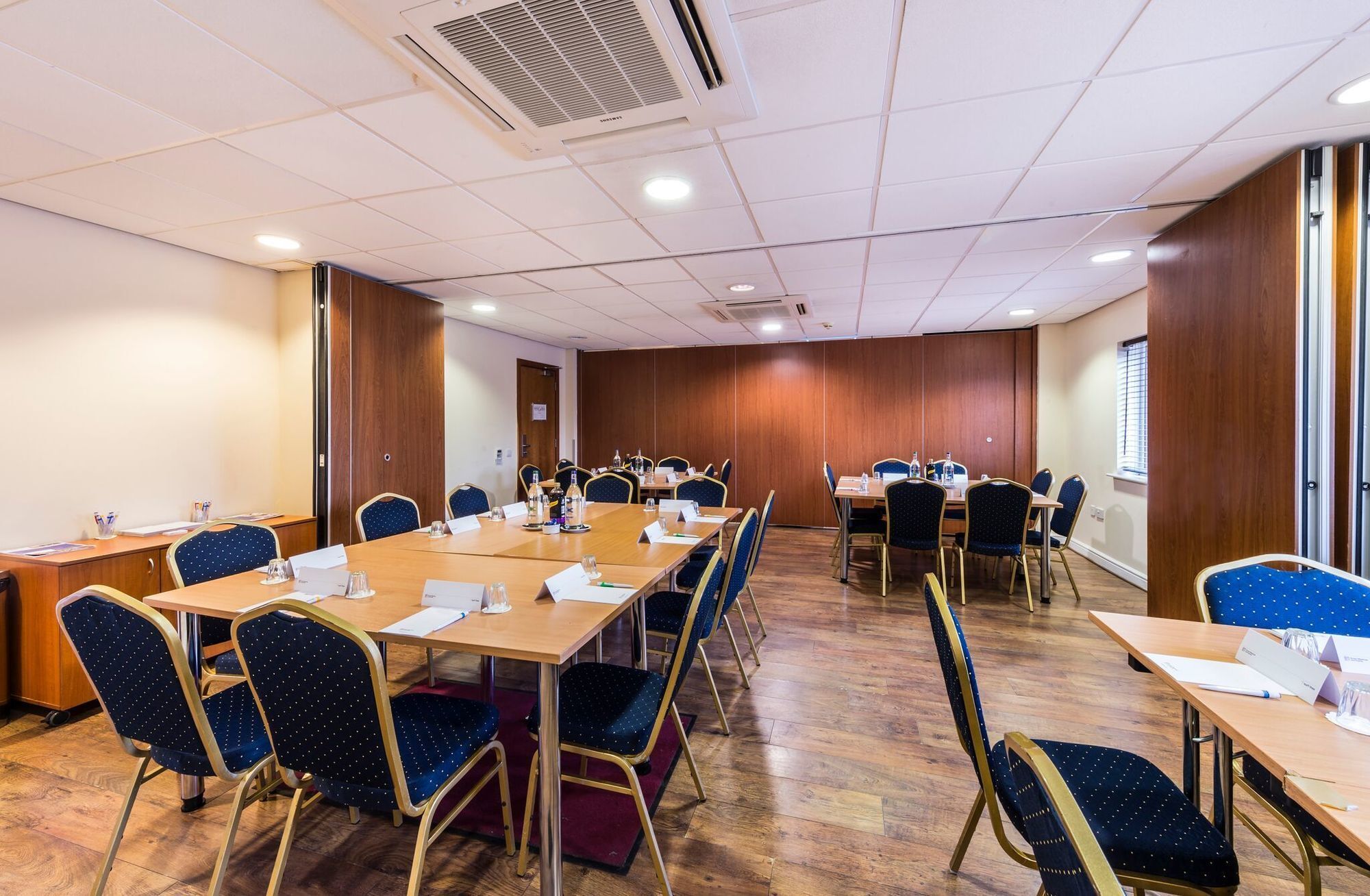 Doncaster International Hotel By Roomsbooked Екстериор снимка